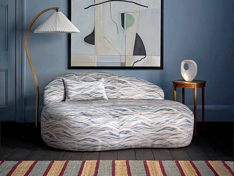 Arc small sofa in Wave Blueberry